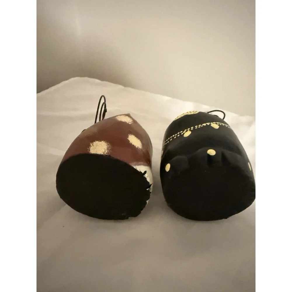 VINTAGE HAND CARVED‎ AND PAINTED WOODEN PAIR OF CATS FIGURINS WIRED TAILS
